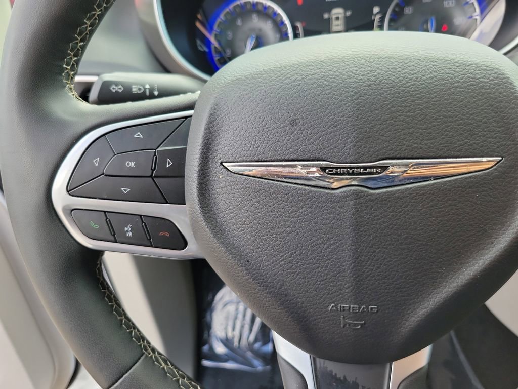 Used 2024 Chrysler Pacifica Touring-L FWD image 24