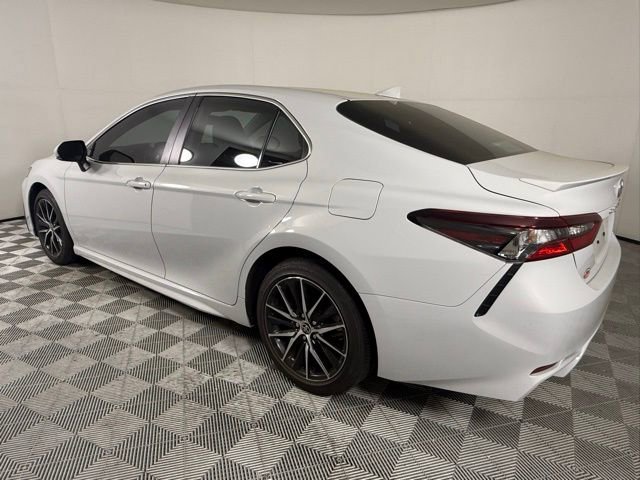 Used 2024 Toyota Camry SE w/ Convenience Package FWD image 4