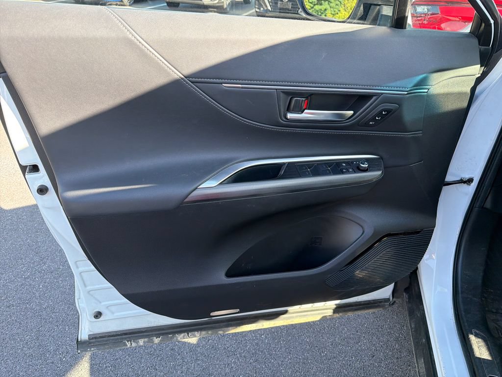 Used 2023 Toyota Venza XLE AWD/4WD image 11