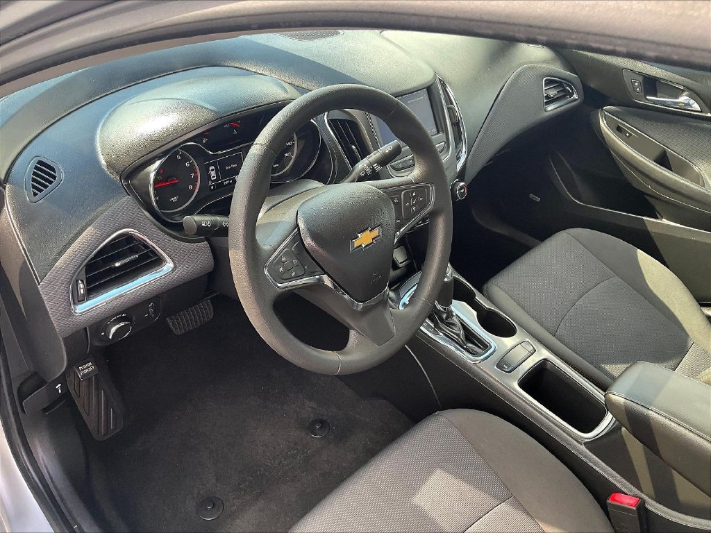 Used 2019 Chevrolet Cruze LS w/ LS Convenience Package FWD image 17