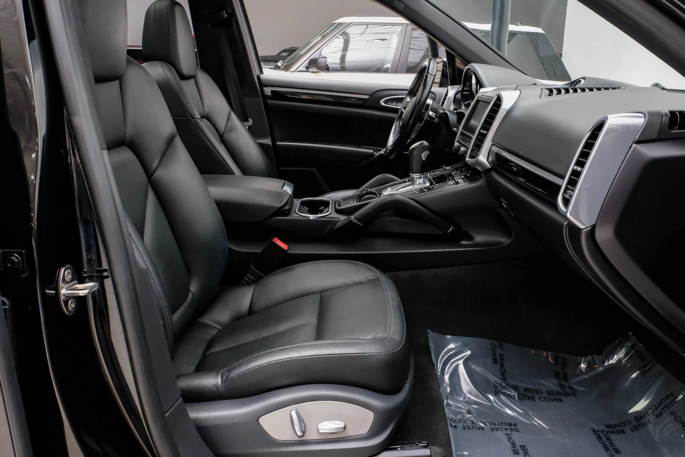 Used 2016 Porsche Cayenne AWD/4WD image 32