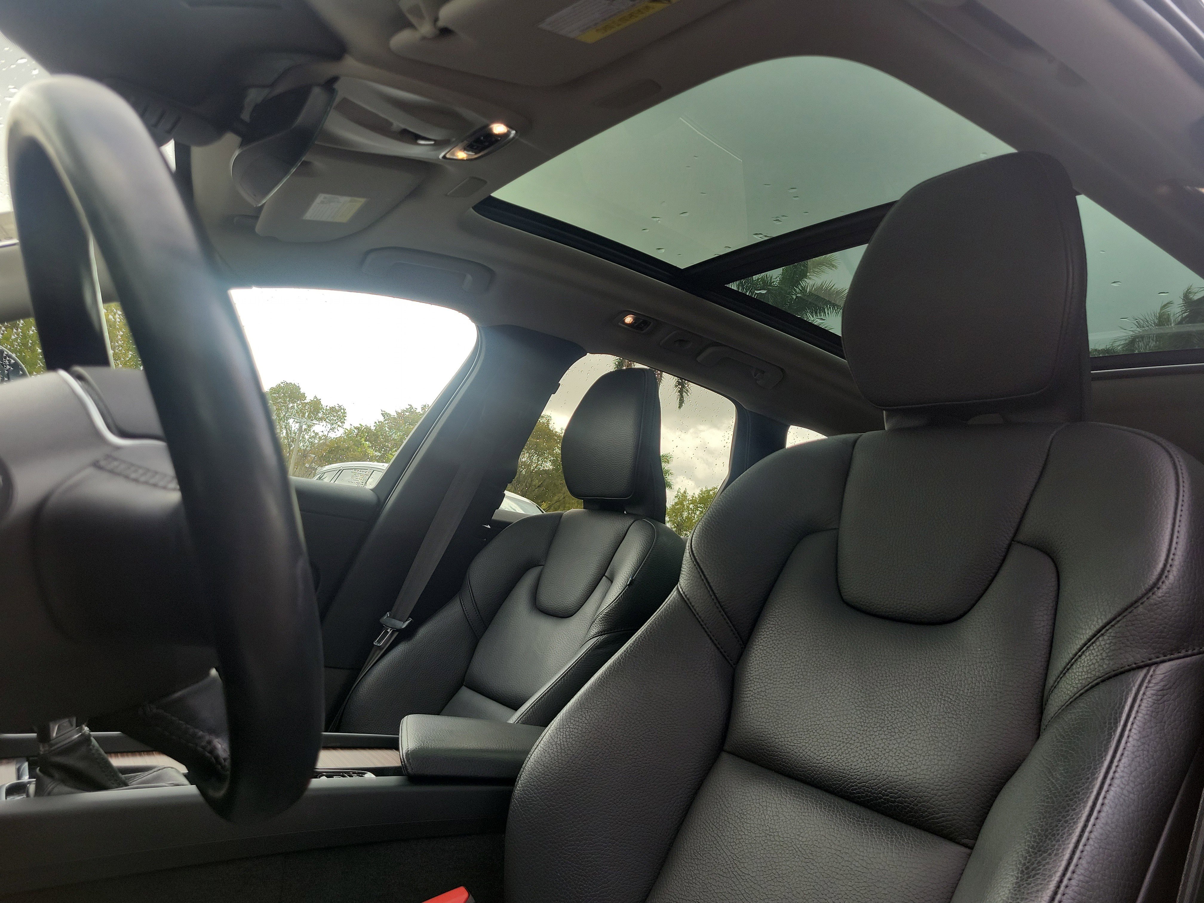 Used 2021 Volvo XC60 T5 Momentum image 22