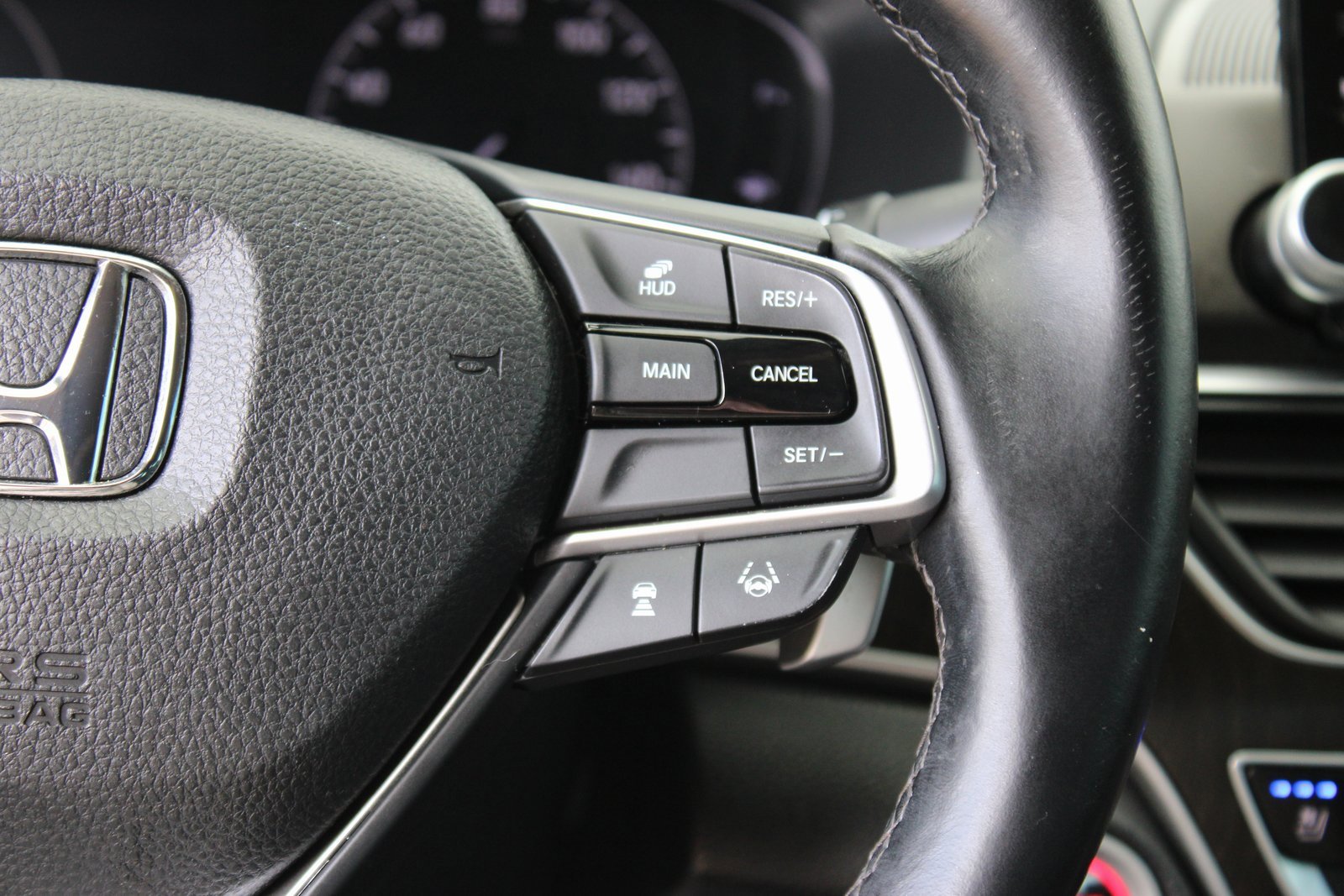 Used 2018 Honda Accord Touring image 17