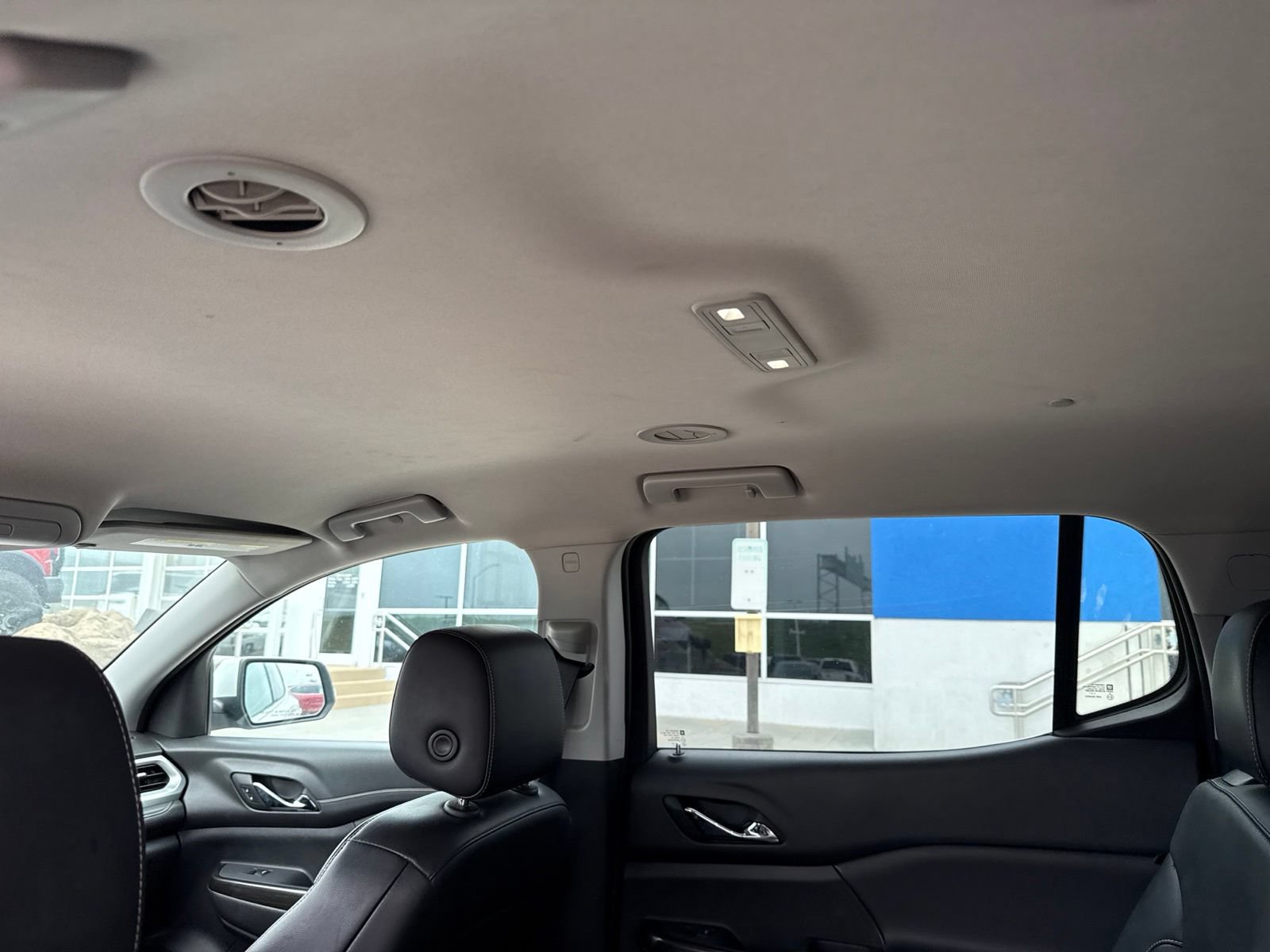 Used 2023 GMC Acadia SLT FWD image 14