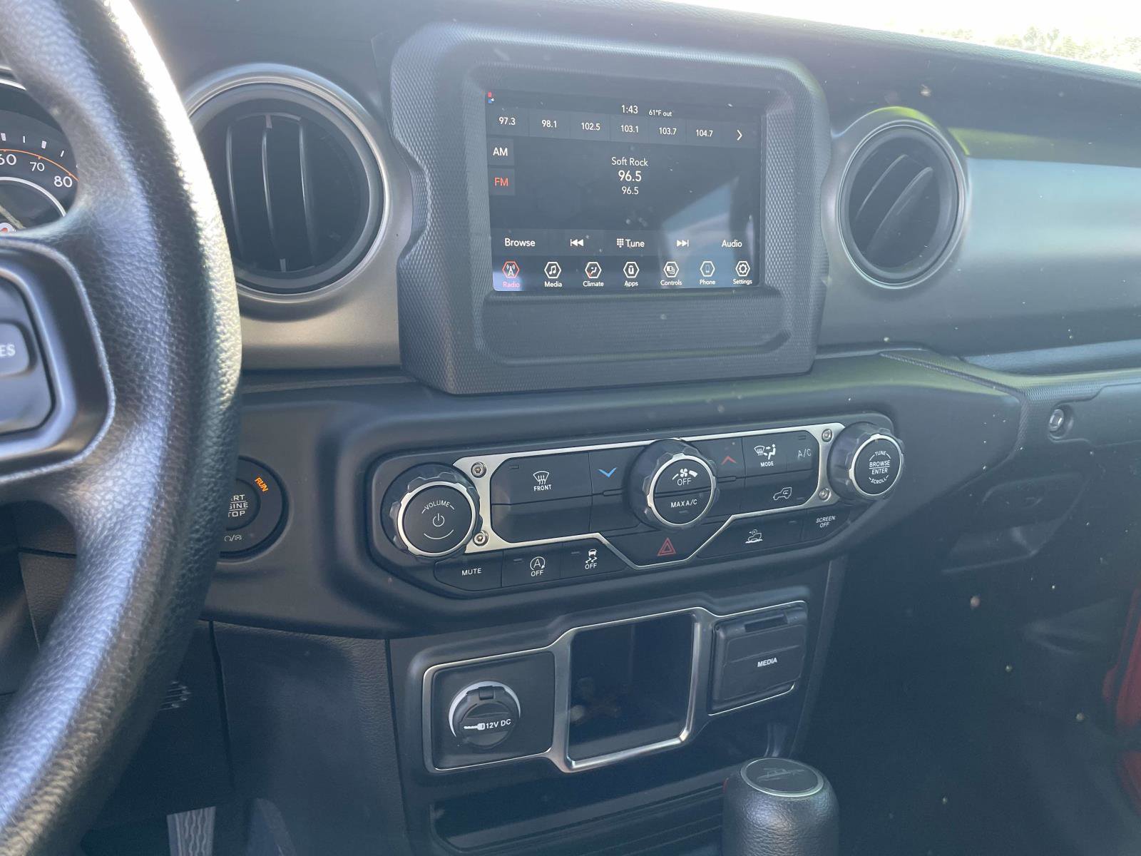 Used 2023 Jeep Gladiator Sport image 19