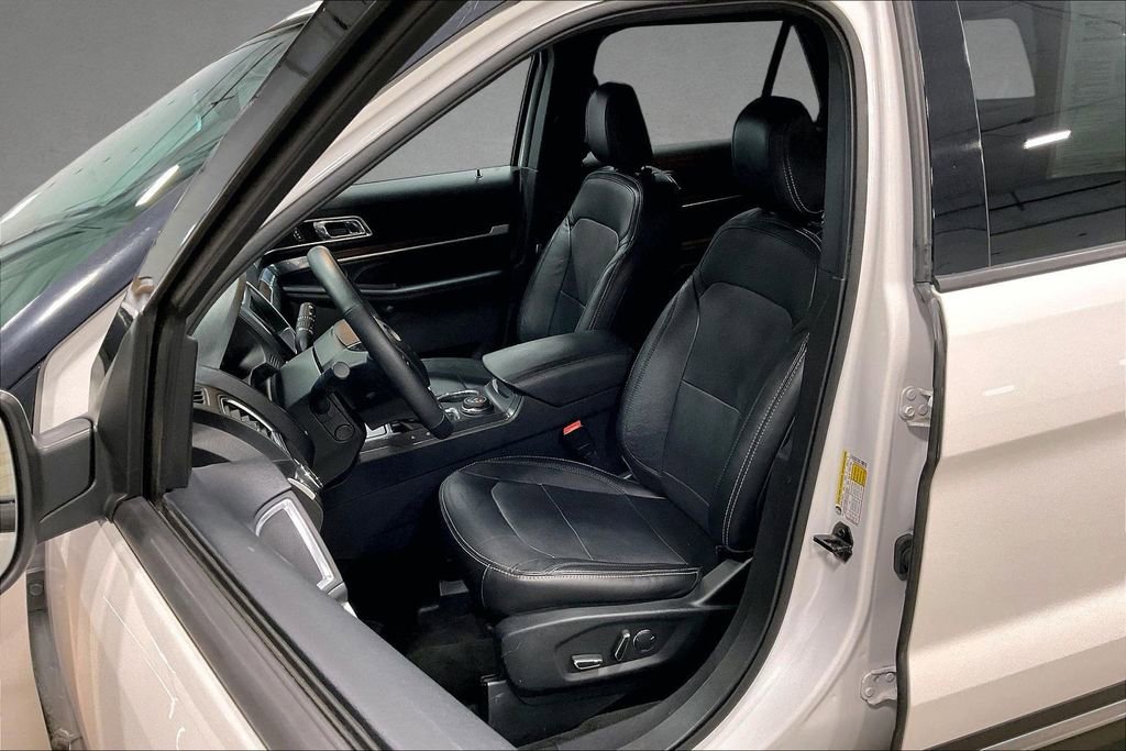 Used 2018 Ford Explorer Limited AWD/4WD image 21