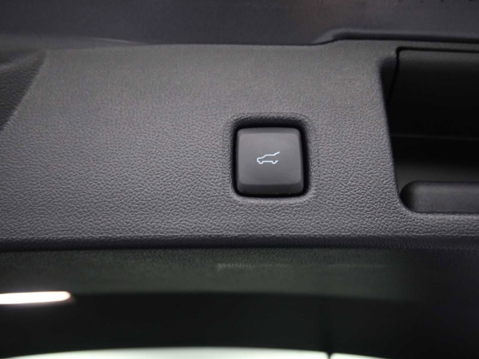 Used 2025 Ford Escape SE w/ PHEV Premium Package image 27