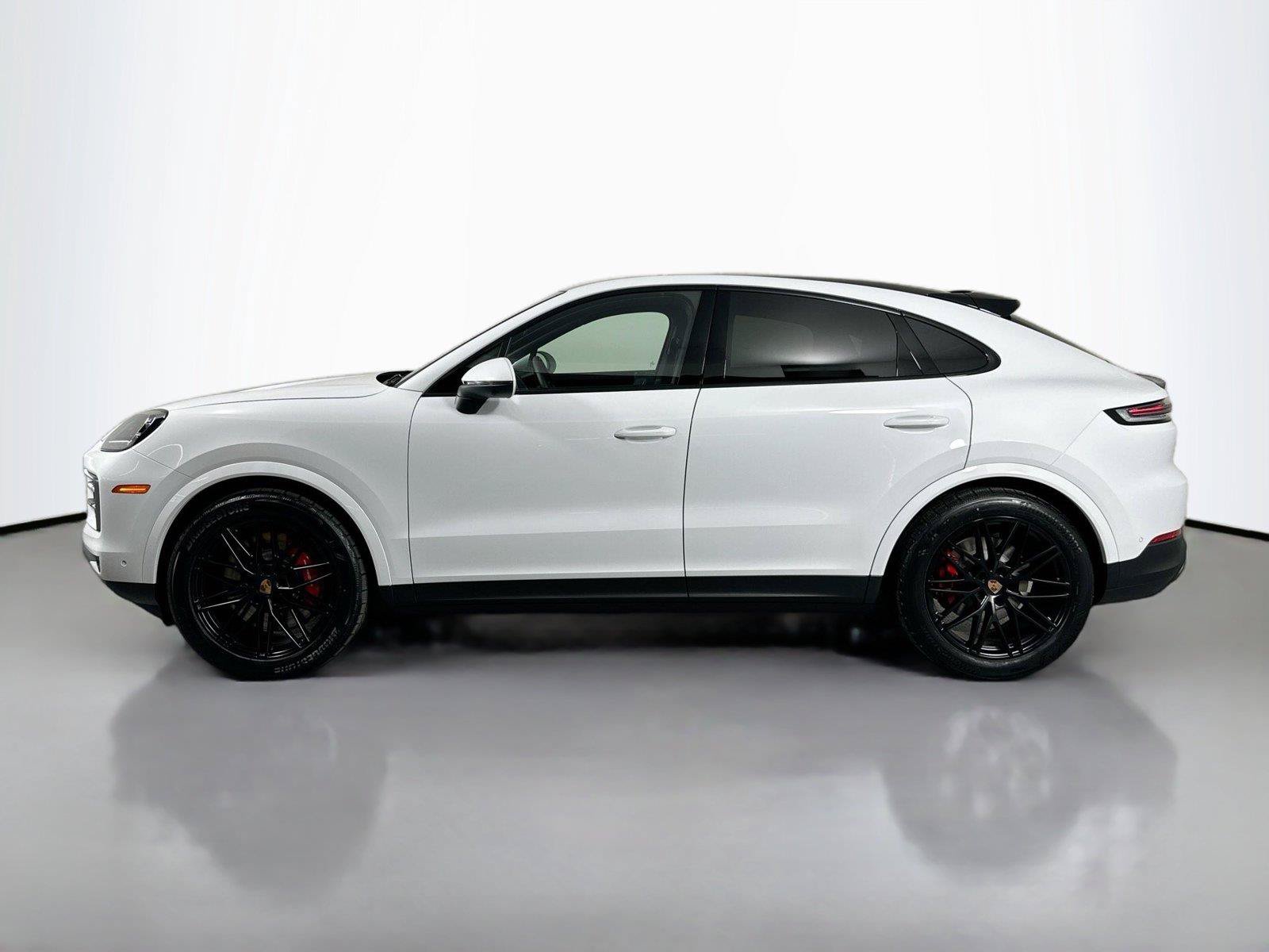 Certified 2025 Porsche Cayenne S AWD/4WD image 2