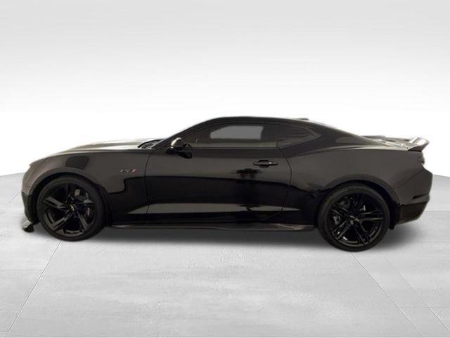 Used 2021 Chevrolet Camaro LT RWD image 3