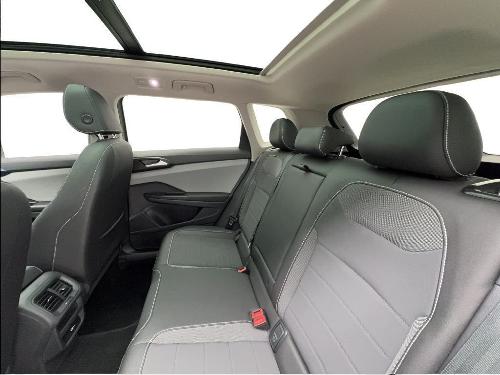 Used 2023 Volkswagen Taos SE w/ Panoramic Sunroof Package FWD image 27