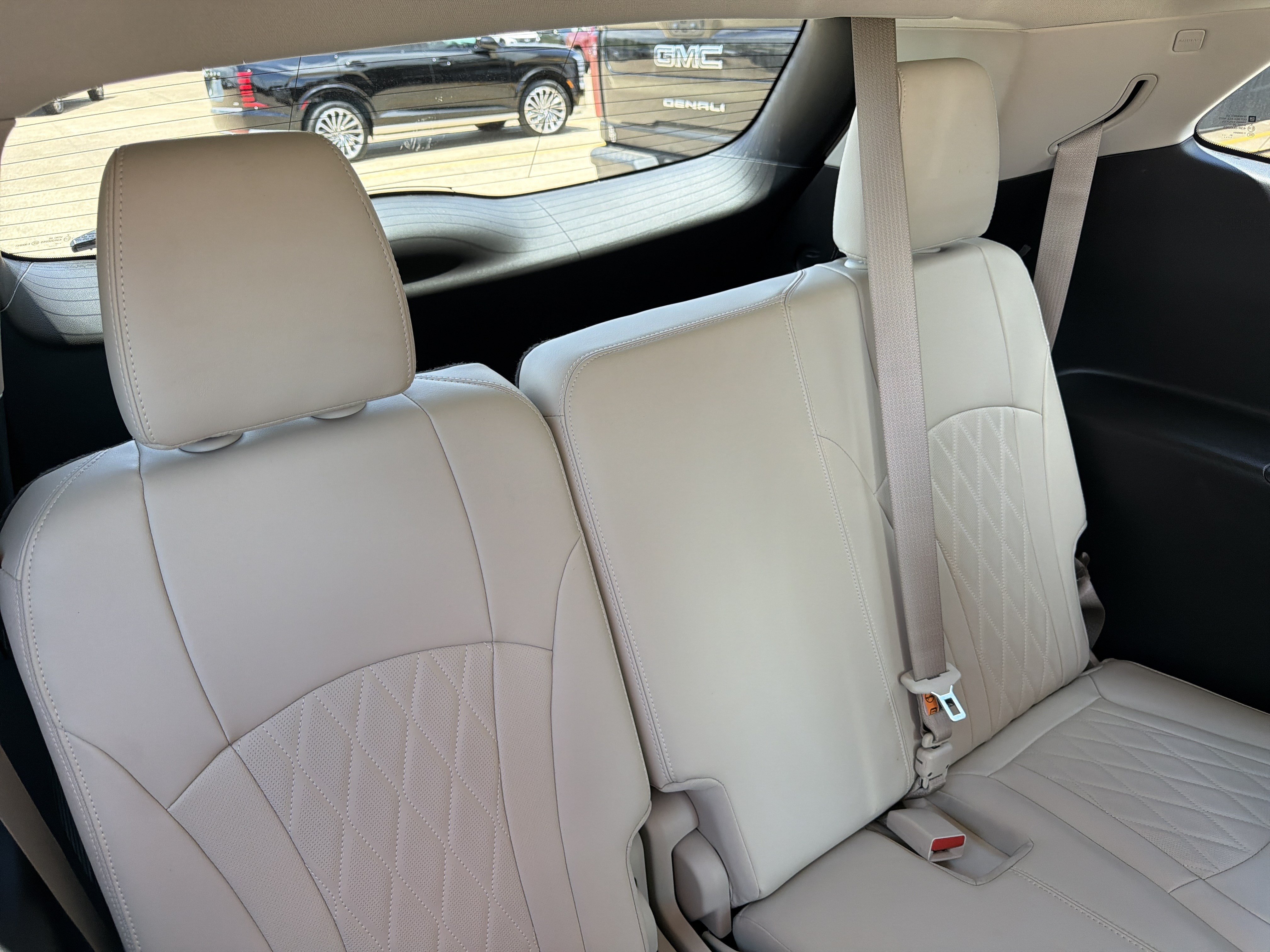 Used 2022 Buick Enclave Avenir FWD image 9