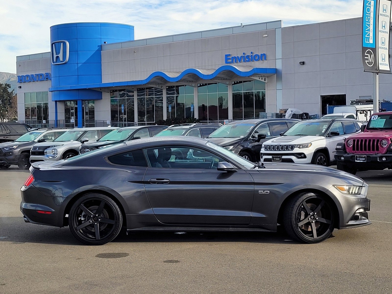 Used 2017 Ford Mustang GT image 3