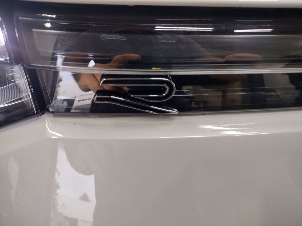 New 2025 Volkswagen Tiguan SE R-Line image 5