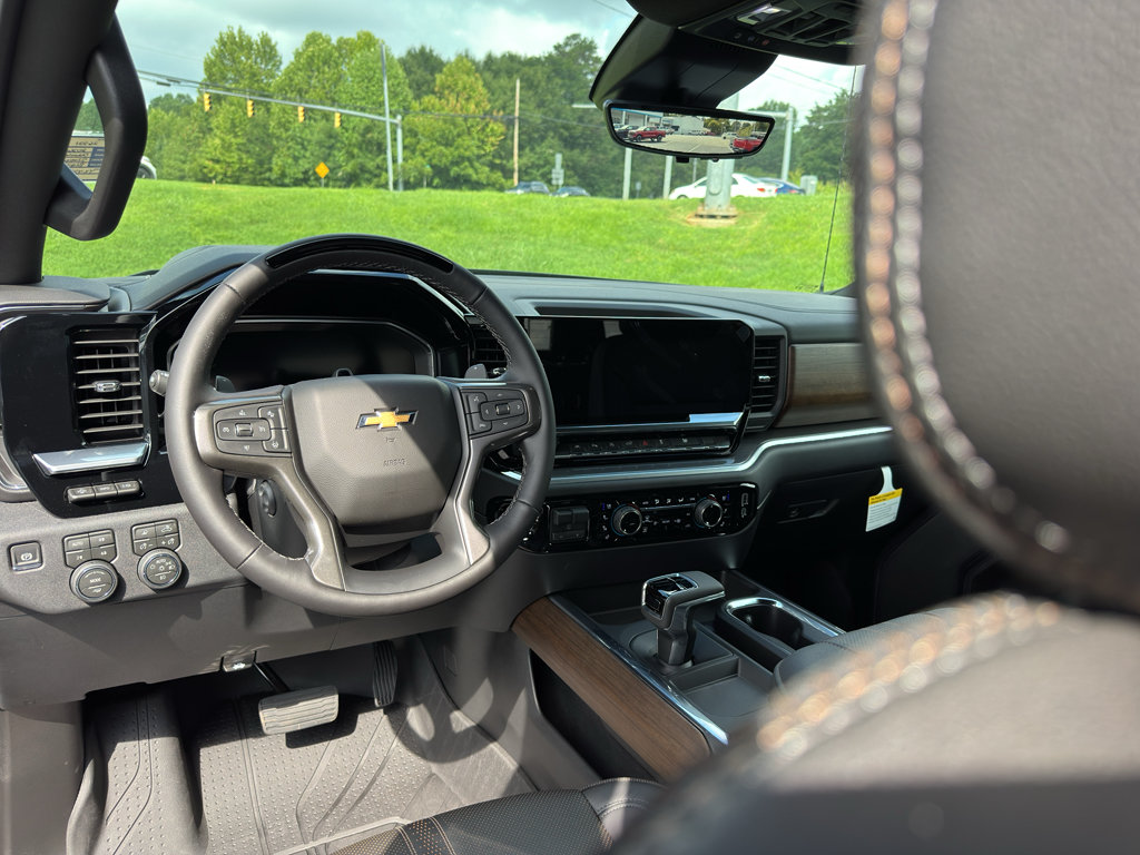 New 2026 Chevrolet Silverado 1500 High Country AWD/4WD image 14
