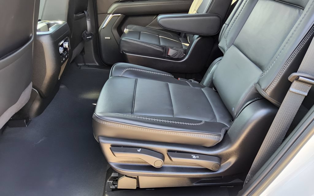 Used 2024 GMC Yukon Denali w/ Denali Reserve Package AWD/4WD image 31