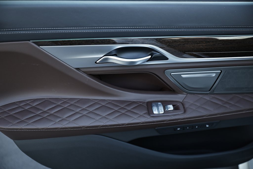 Used 2022 BMW 750i xDrive w/ Luxury Rear Seating Package image 25