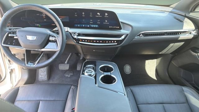 Certified 2024 Cadillac Lyriq Luxury AWD/4WD image 2