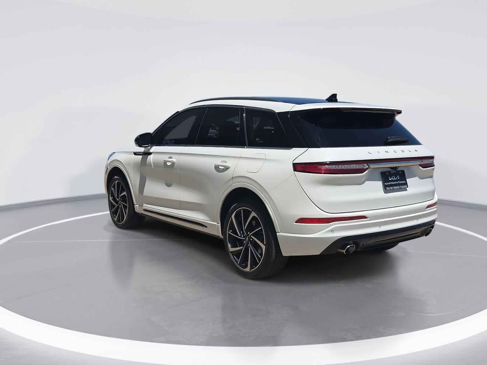 Used 2023 Lincoln Corsair Grand Touring AWD/4WD image 6