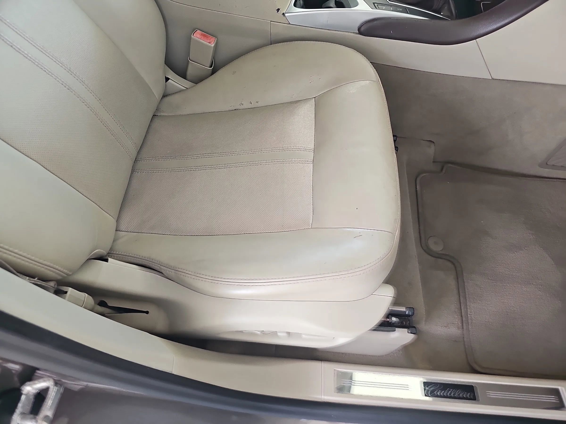 Used 2011 Cadillac SRX Luxury image 42