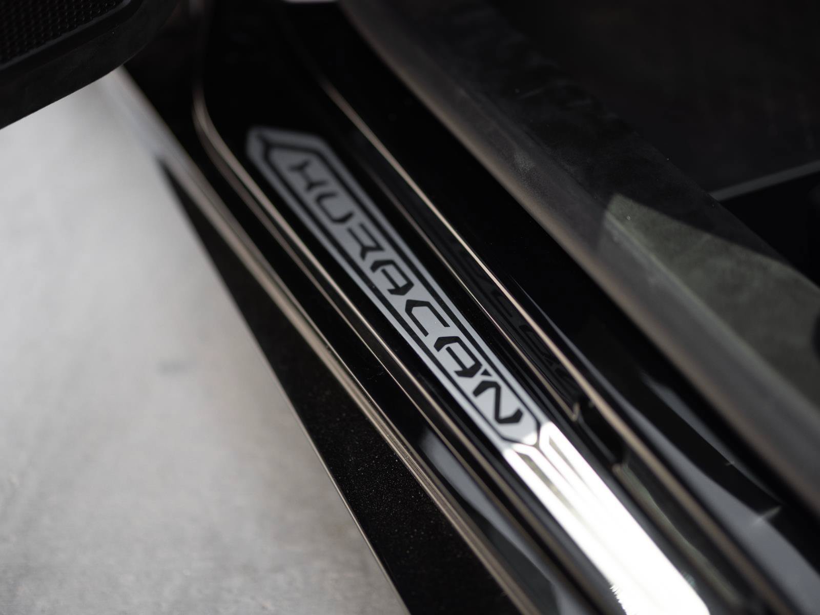 Used 2018 Lamborghini Huracan AWD/4WD image 30