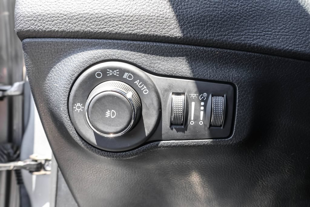 Used 2021 Jeep Compass Limited w/ Sun and Sound Group AWD/4WD image 18