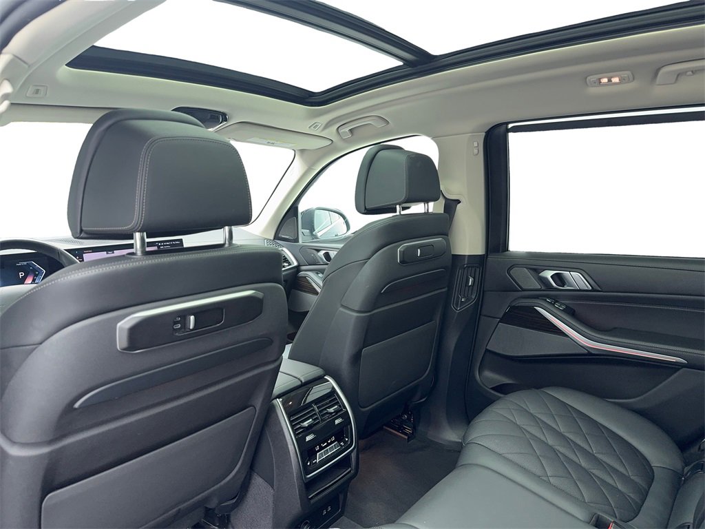 Used 2024 BMW X7 xDrive40i image 41