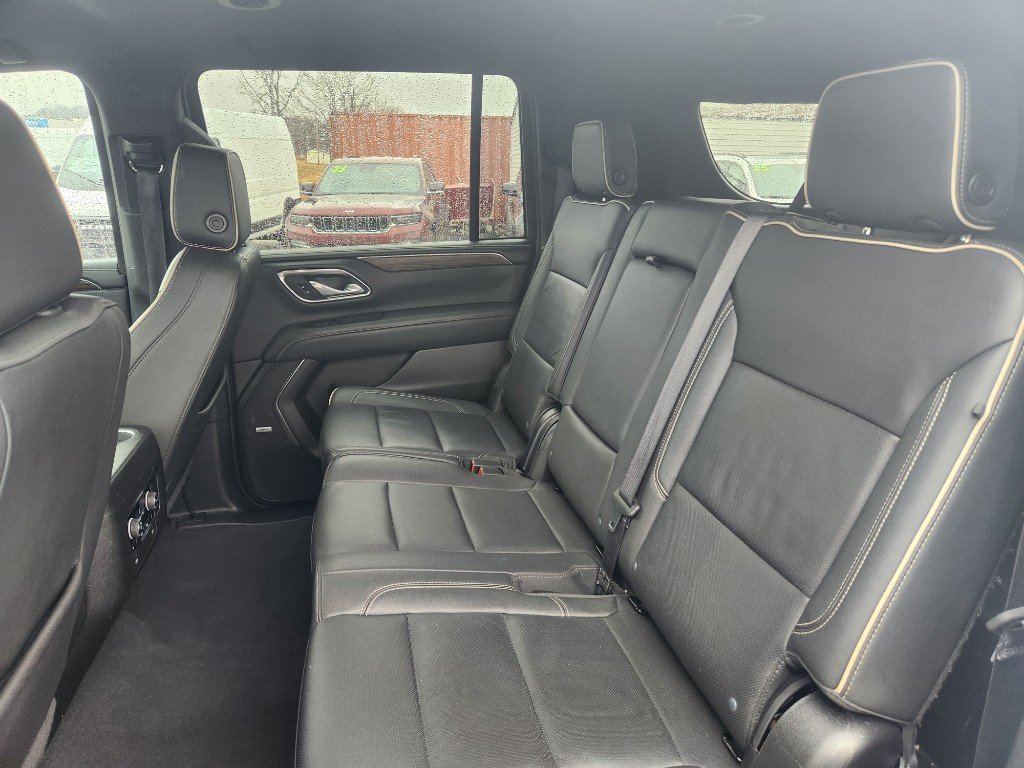 Used 2024 Chevrolet Suburban Premier image 13