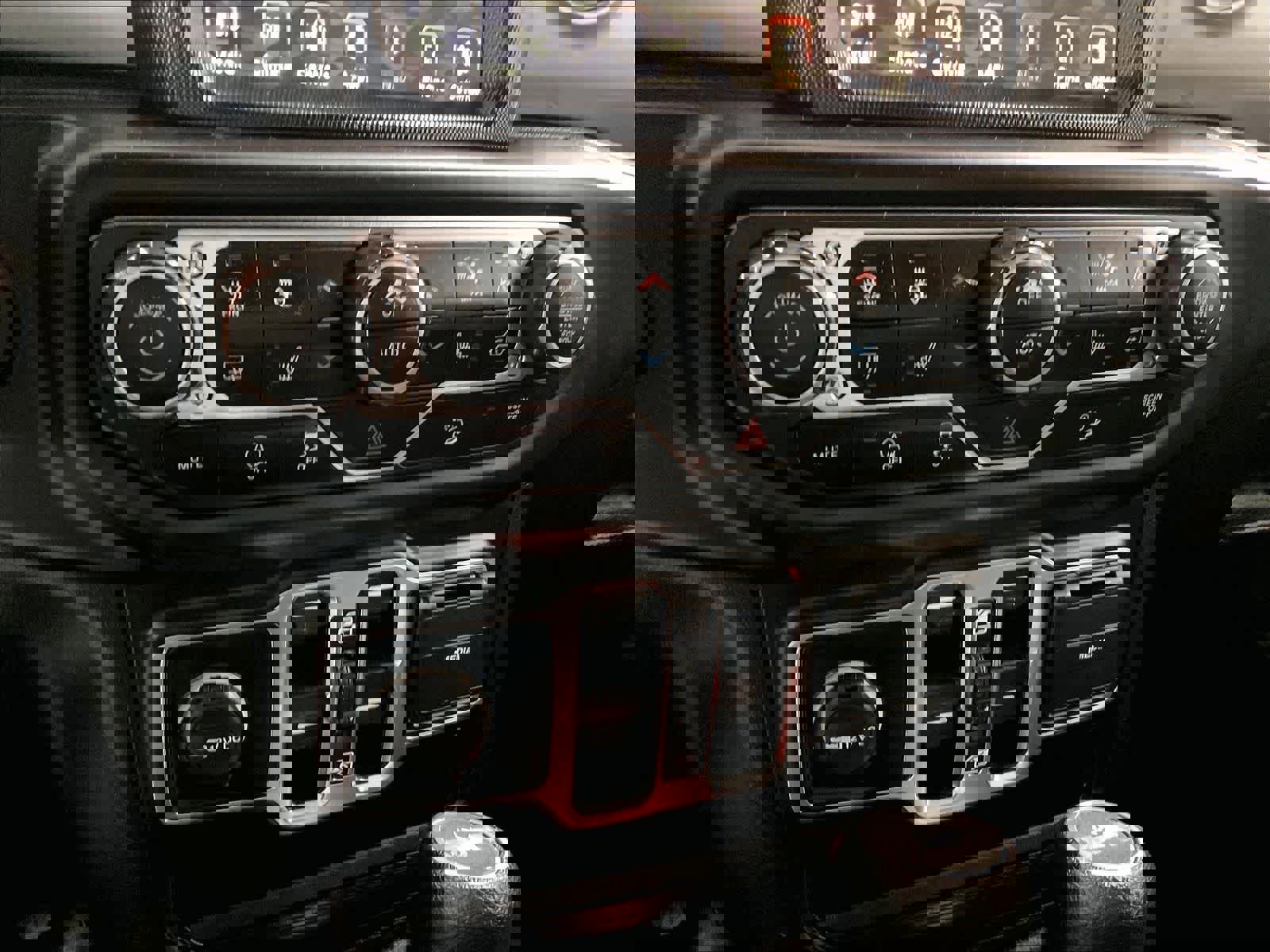 Used 2020 Jeep Wrangler Unlimited Sahara AWD/4WD image 25