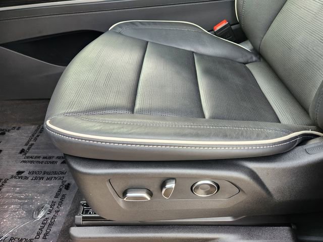 Used 2025 Cadillac Escalade ESV Premium Luxury w/ LPO, Floor Liner Package AWD/4WD image 26