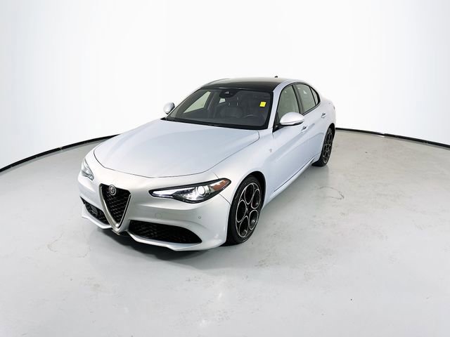 Used 2023 Alfa Romeo Giulia Ti image 5