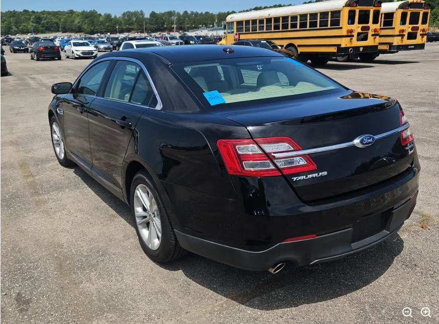 Used 2018 Ford Taurus SE FWD image 2