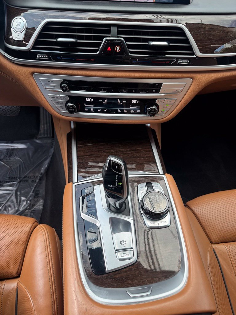 Used 2022 BMW 750i xDrive w/ Executive Package AWD/4WD image 34
