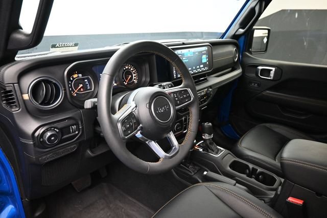 Used 2024 Jeep Wrangler Unlimited Sahara w/ Technology Group AWD/4WD image 14