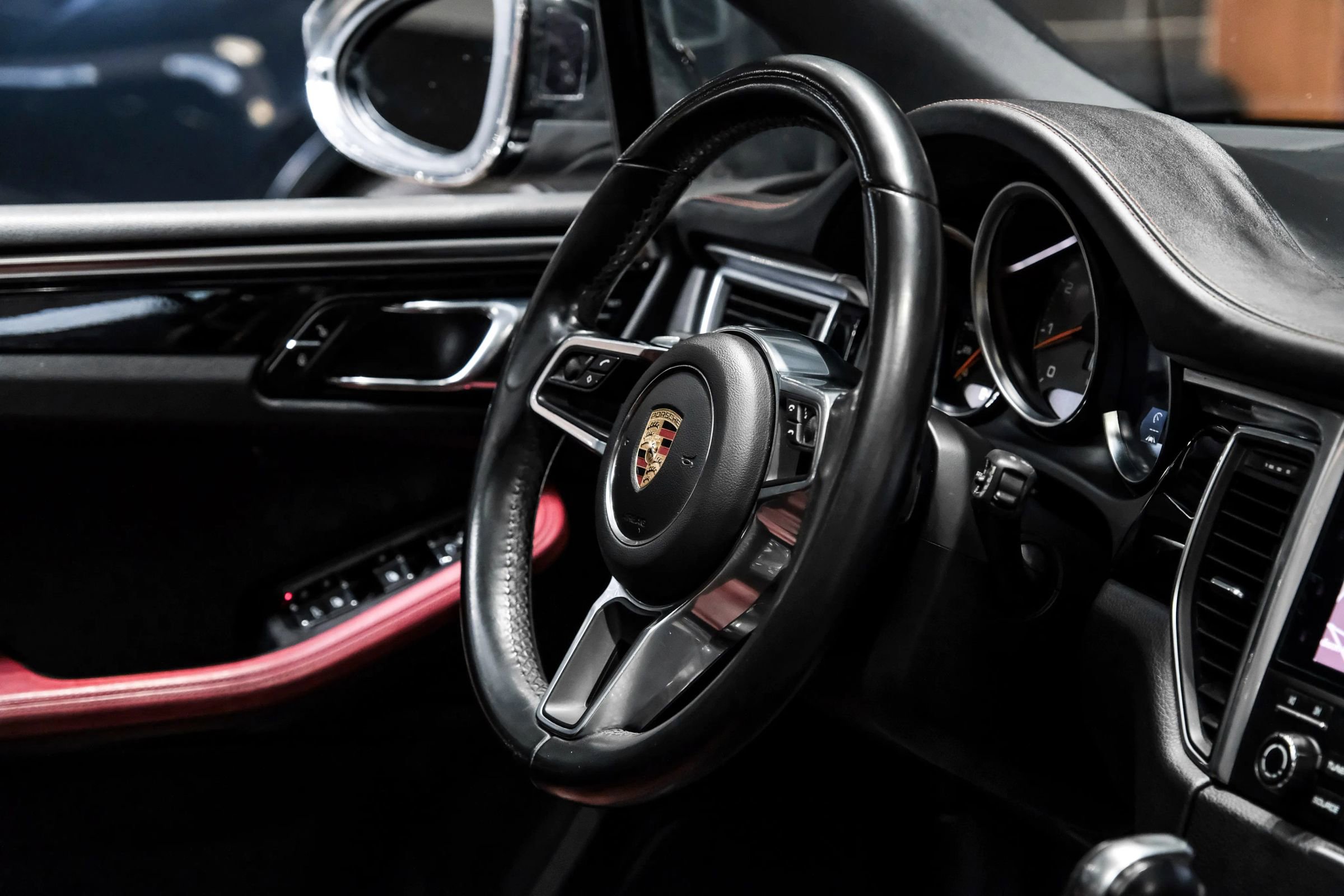 Used 2017 Porsche Macan S image 17