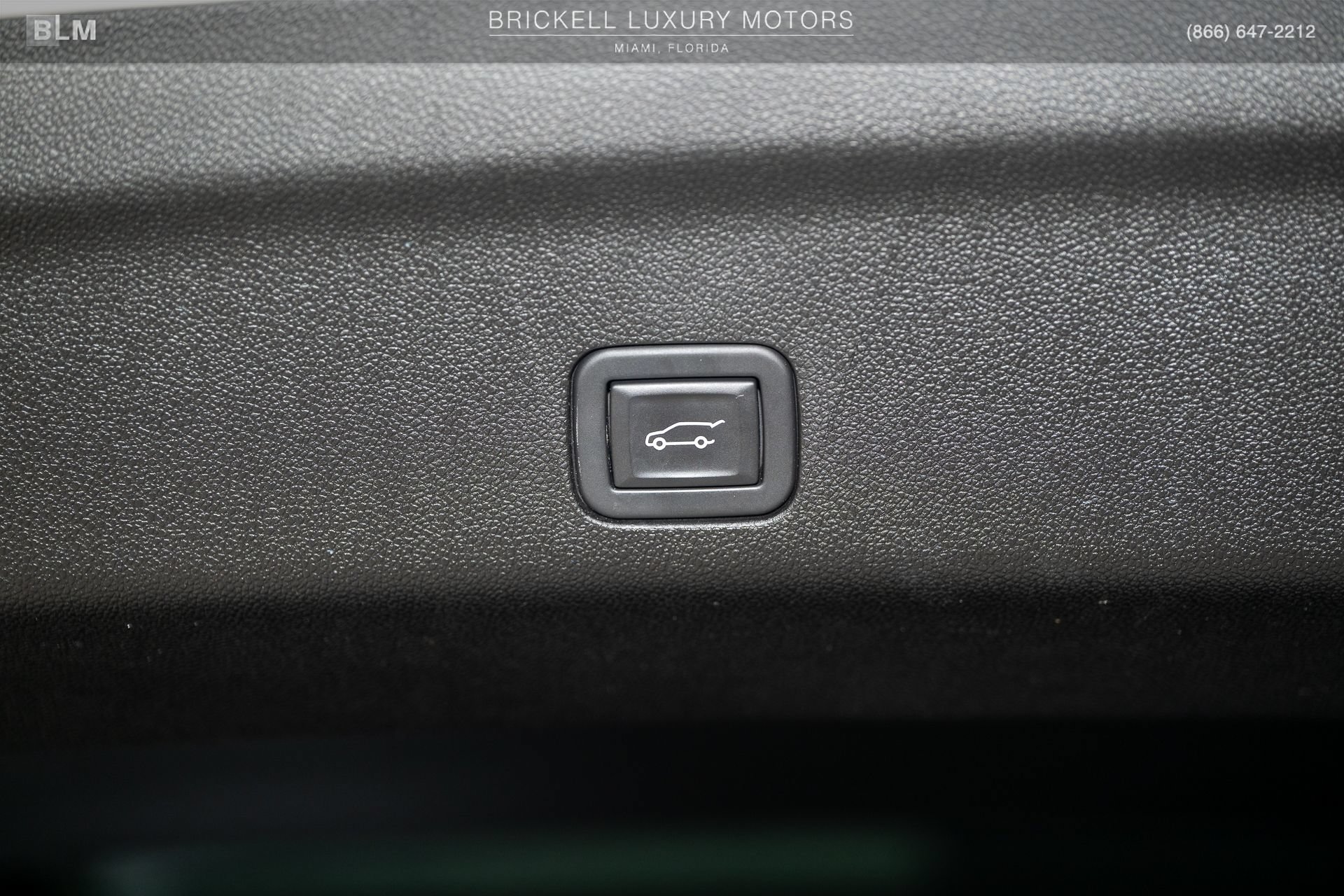 Used 2024 Cadillac Escalade ESV Luxury AWD/4WD image 15