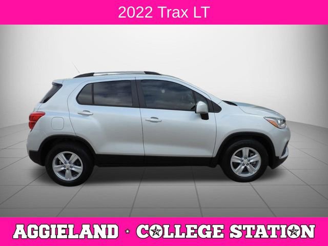Used 2022 Chevrolet Trax LT w/ LT Convenience Package image 2