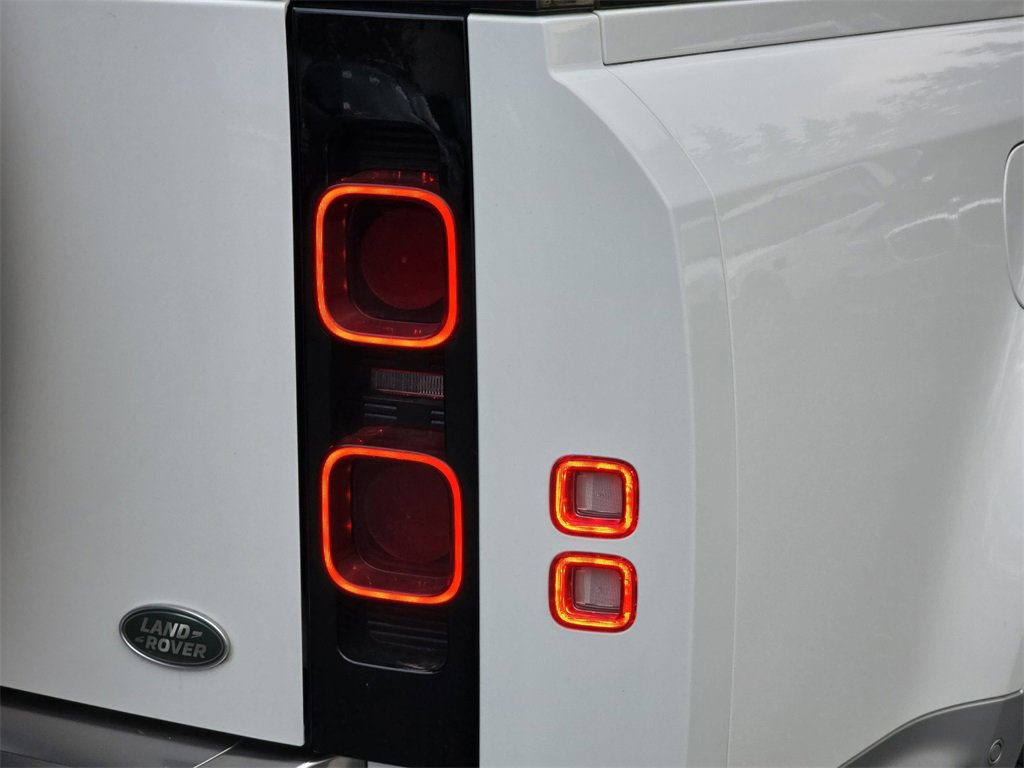 Used 2023 Land Rover Defender 130 First Edition image 37