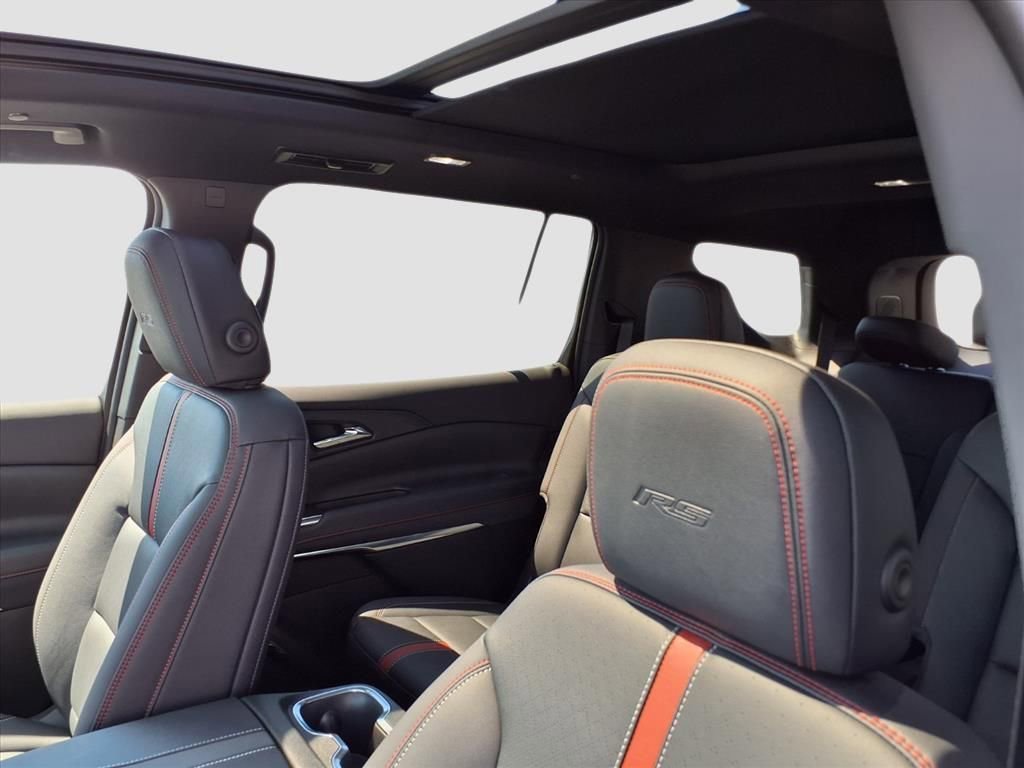 Used 2024 Chevrolet Traverse RS image 23