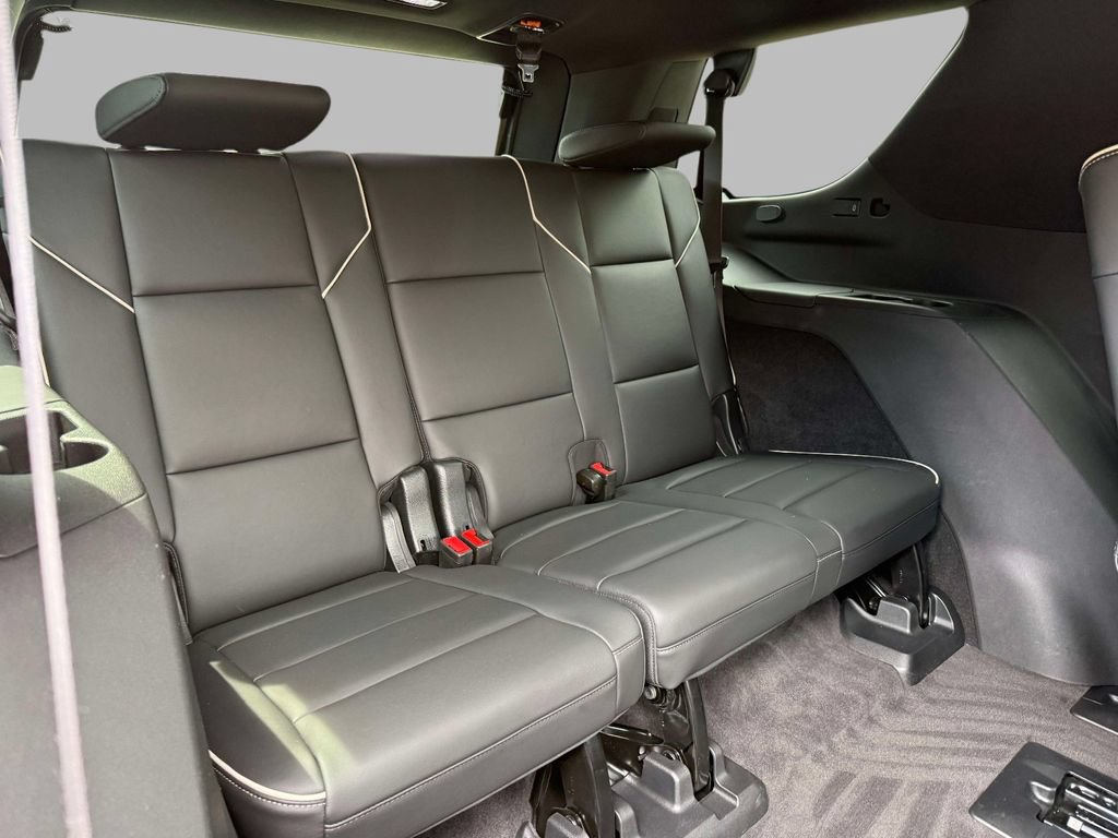 Used 2022 Cadillac Escalade Premium Luxury AWD/4WD image 16