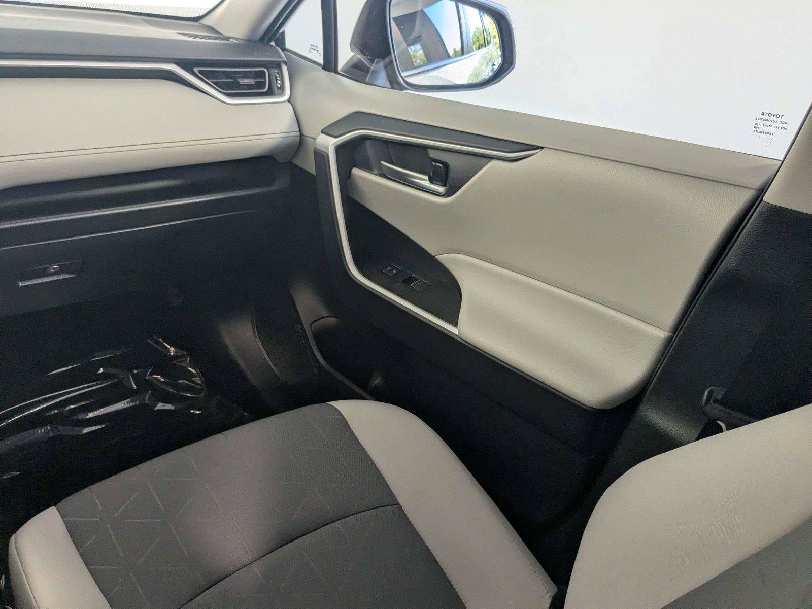 Used 2025 Toyota RAV4 XLE w/ Convenience Package FWD image 40