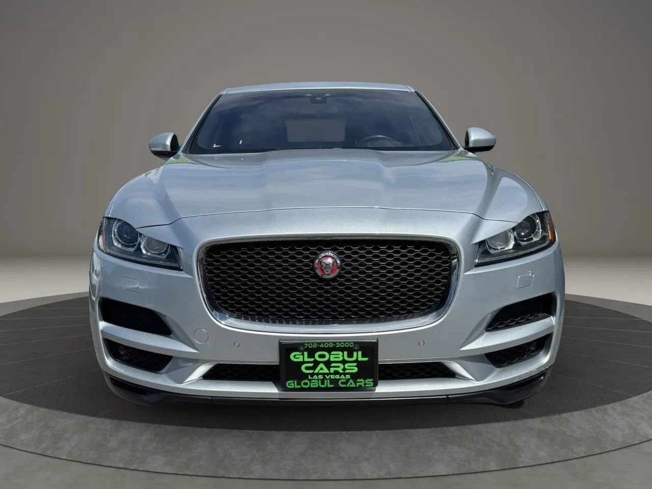 Used 2017 Jaguar F-PACE Prestige AWD/4WD image 3