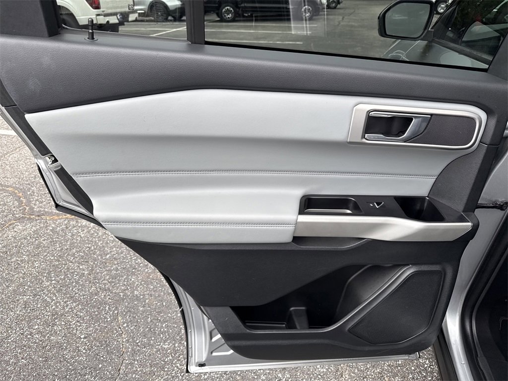 Used 2022 Ford Explorer XLT w/ Equipment Group 202A image 25