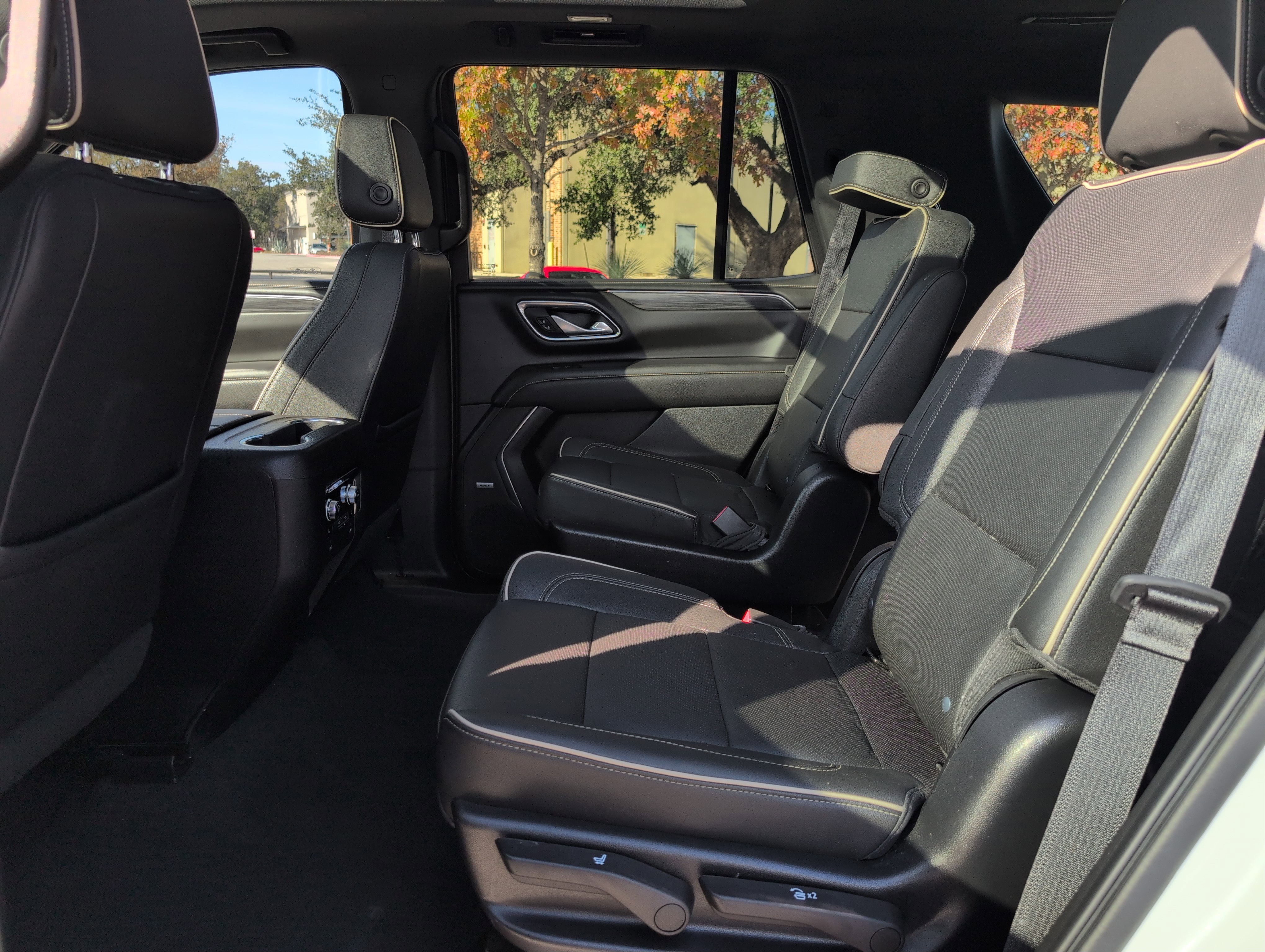 Used 2022 GMC Yukon SLT w/ SLT Premium Package image 19