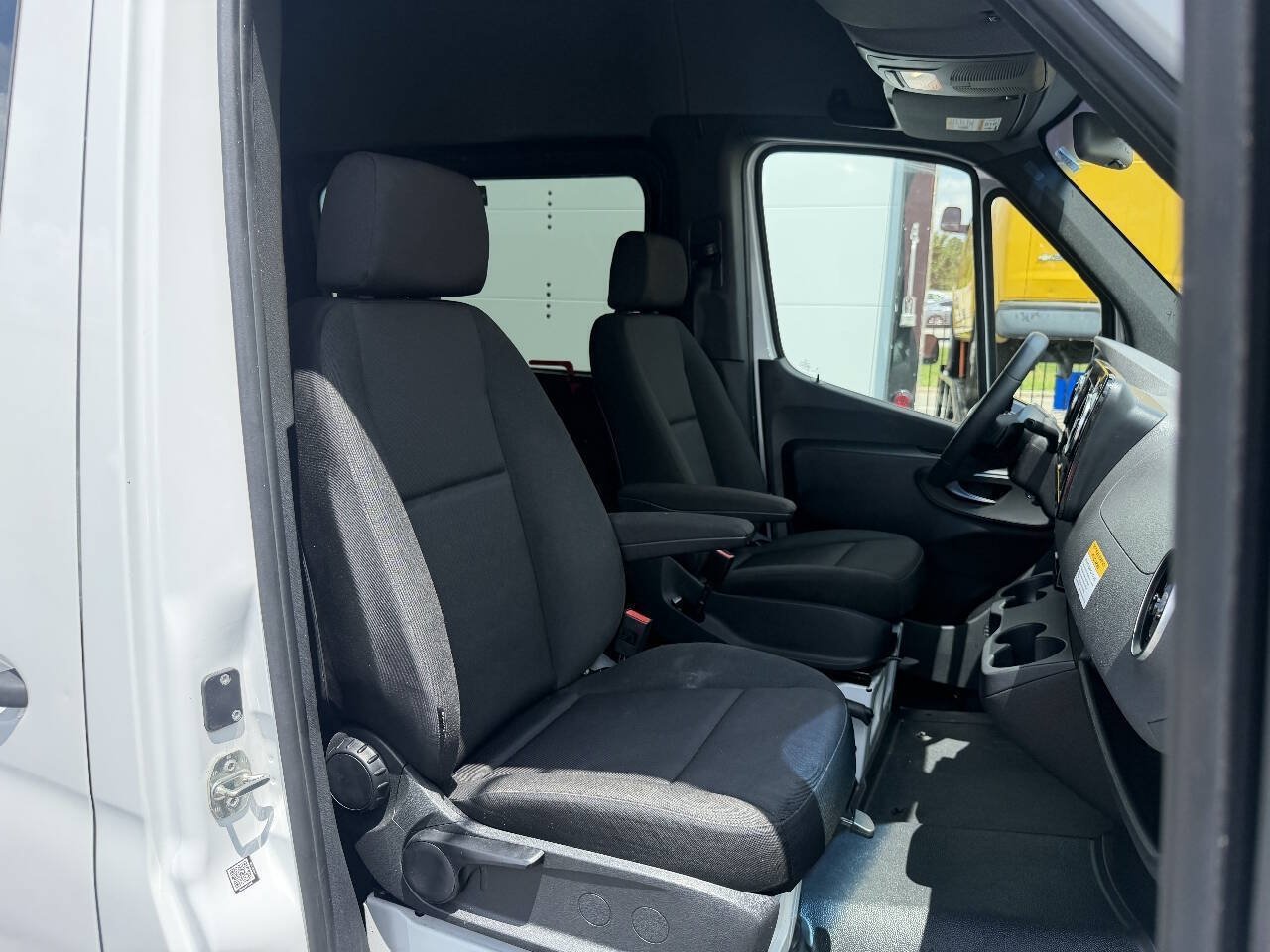 Used 2025 Mercedes-Benz Sprinter 2500 image 10