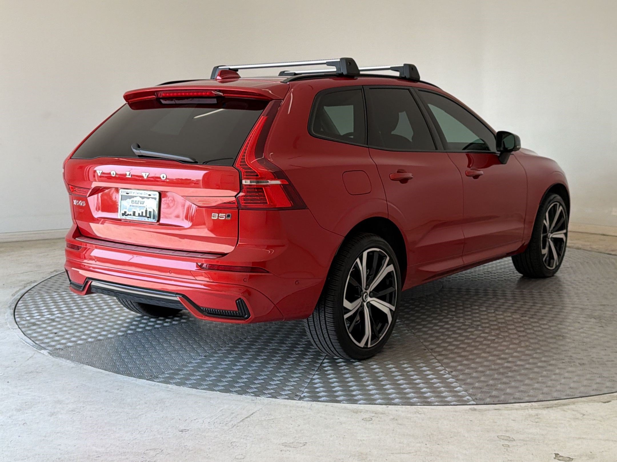 Used 2024 Volvo XC60 B5 Ultimate w/ Protection Package Premier AWD/4WD image 9