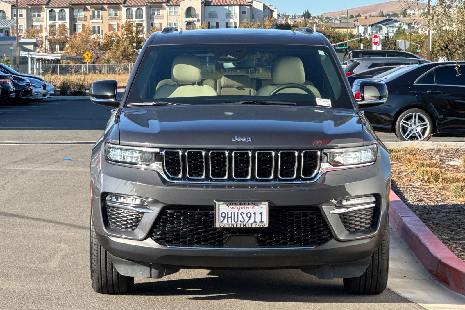 Used 2023 Jeep Grand Cherokee Limited w/ Trailer Tow Prep Group (B) AWD/4WD image 9