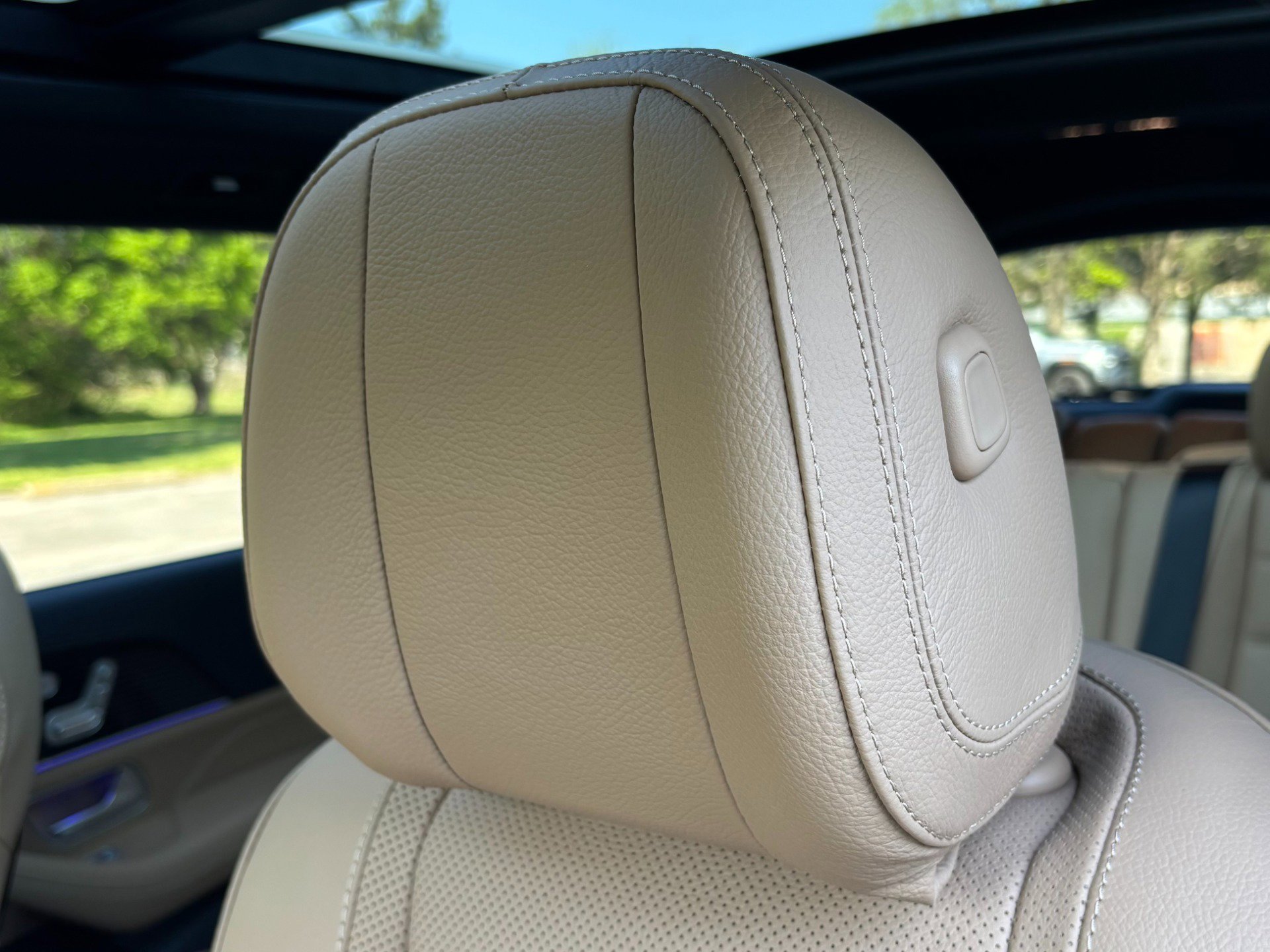 Used 2024 Mercedes-Benz GLS 580 4MATIC image 12