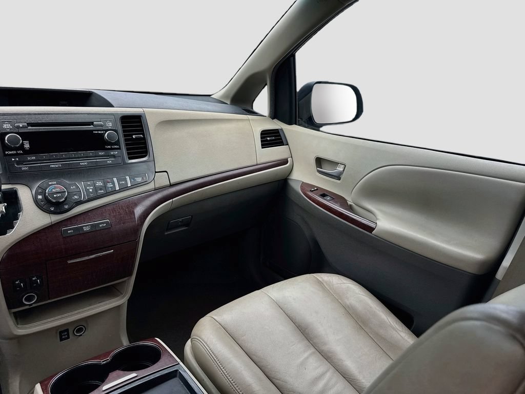 Used 2011 Toyota Sienna XLE FWD image 28
