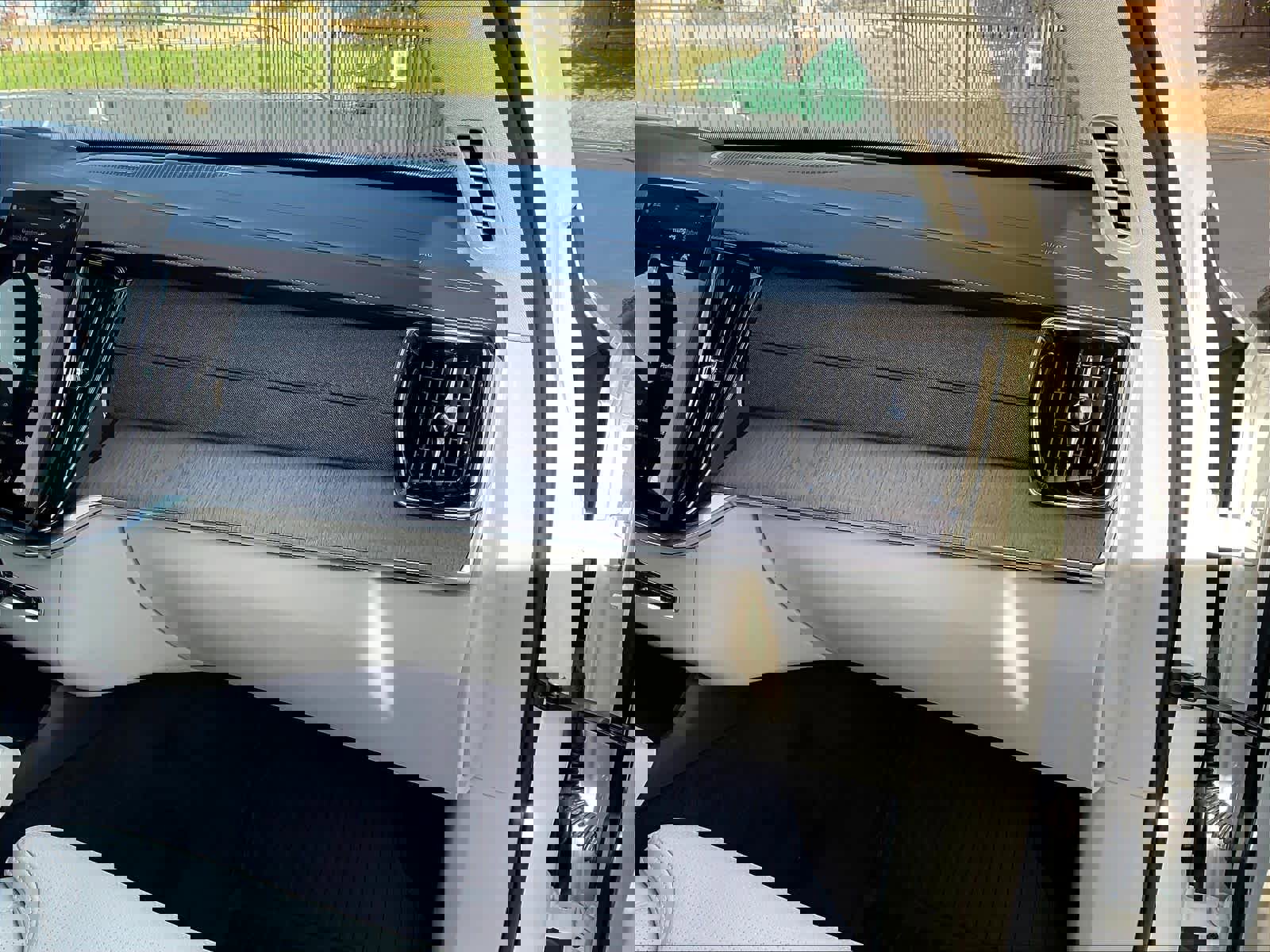 New 2026 Volvo XC90 T8 Ultra w/ Protection Package Premier image 29