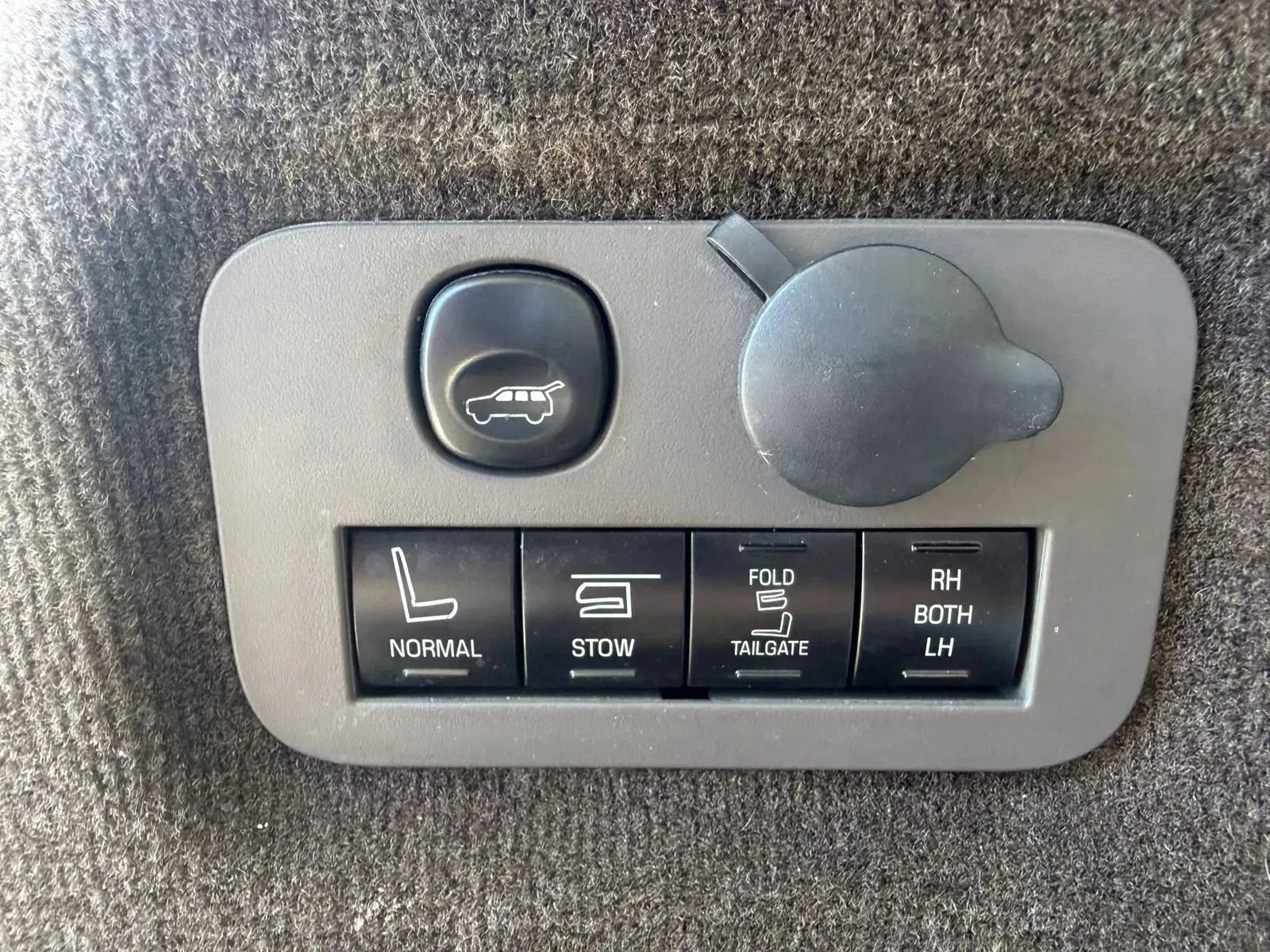 Used 2017 Lincoln MKT AWD image 36